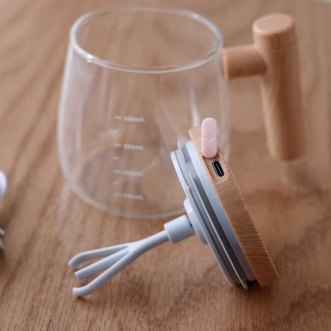 Automatic blender cup with wooden lid and pink inlet - Image 2