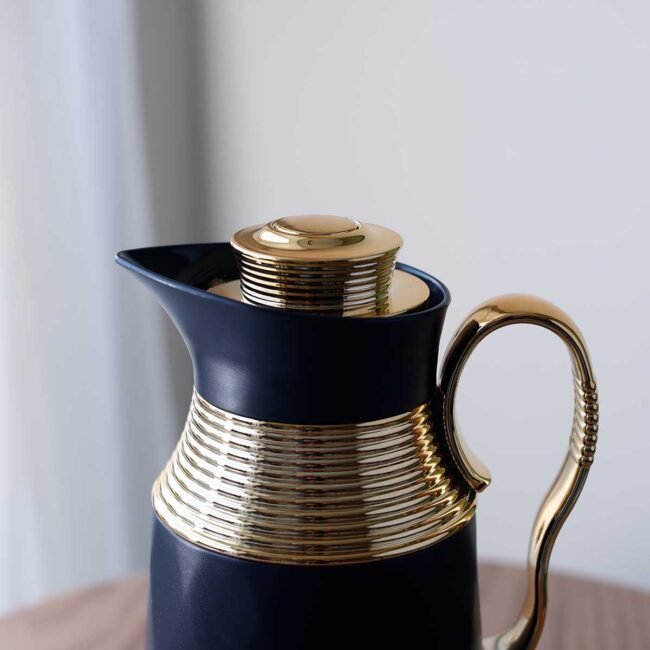 Gold and black thermos - Image 2
