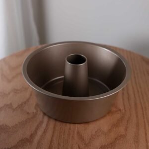 Round cake pan