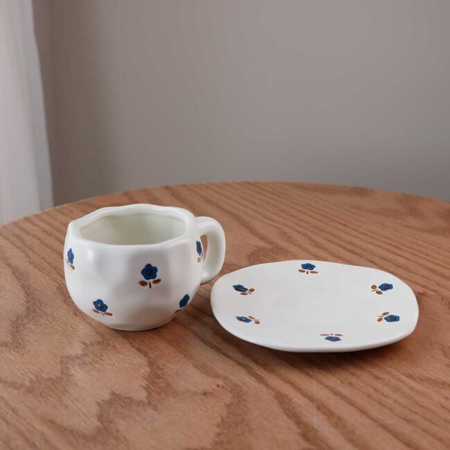 Handmade mug with blue roses - Image 2
