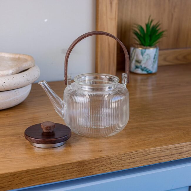 ⁦Glass teapot with wooden lid⁩ - الصورة ⁦2⁩