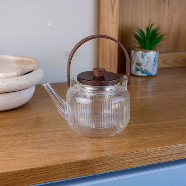 Glass teapot with wooden lid
