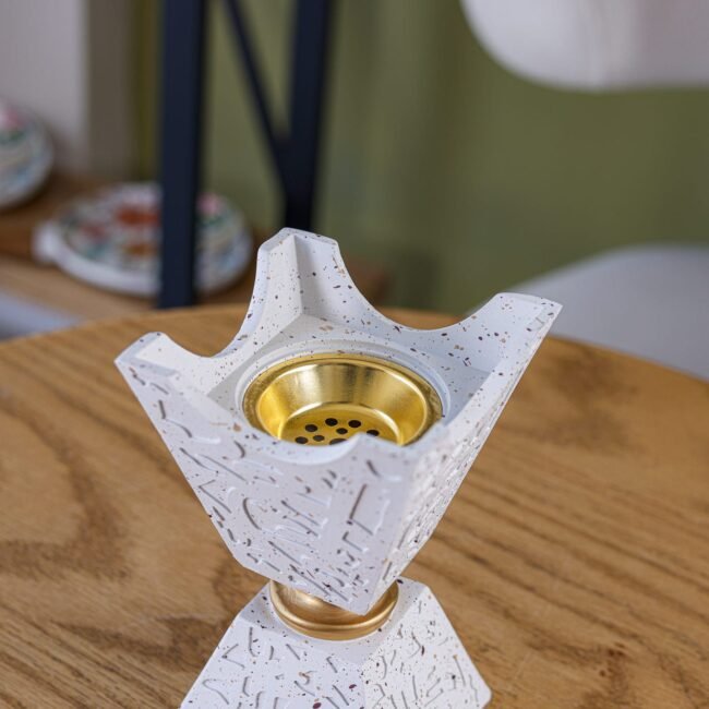 ⁦White Classic Textured Ceramic Incense Burner with Transparent Pattern⁩ - الصورة ⁦2⁩