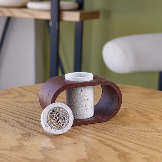 ⁦White Cylinder Ceramic Incense Burner with Brown Wooden Holder Base⁩ - الصورة ⁦3⁩