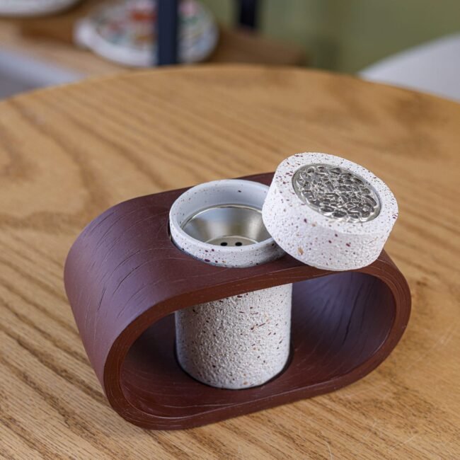 ⁦White Cylinder Ceramic Incense Burner with Brown Wooden Holder Base⁩ - الصورة ⁦2⁩
