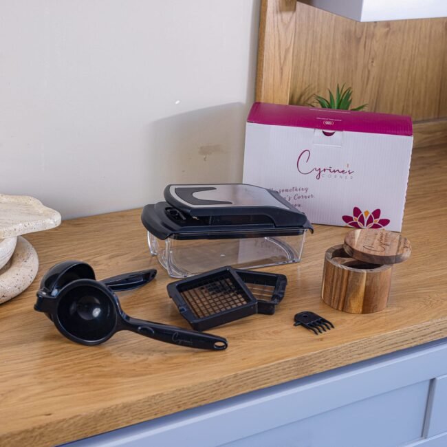 Salad cutting package