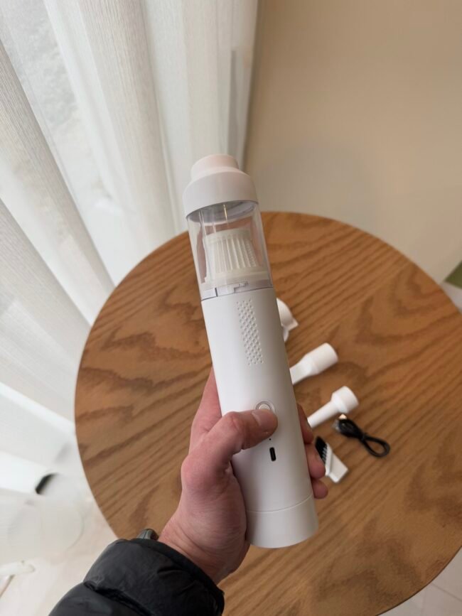 Portable rechargeable vacuum cleaner for car and home use - Image 3