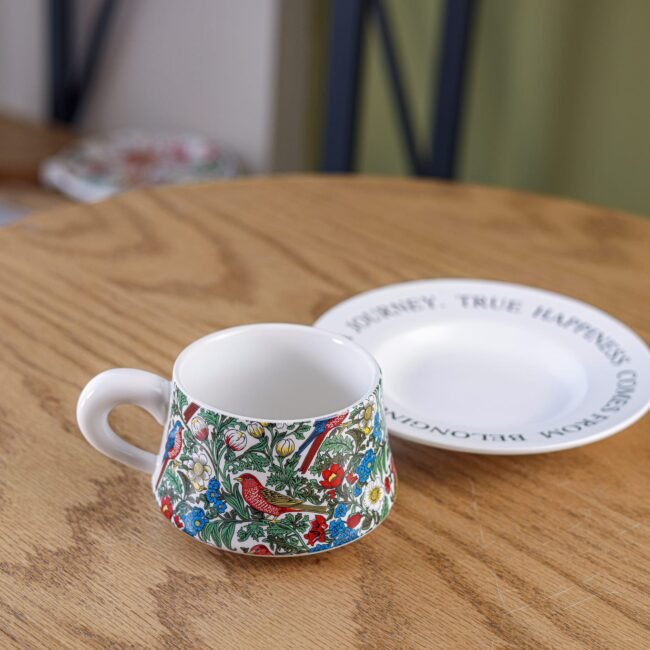 Decorated porcelain cup - Image 3