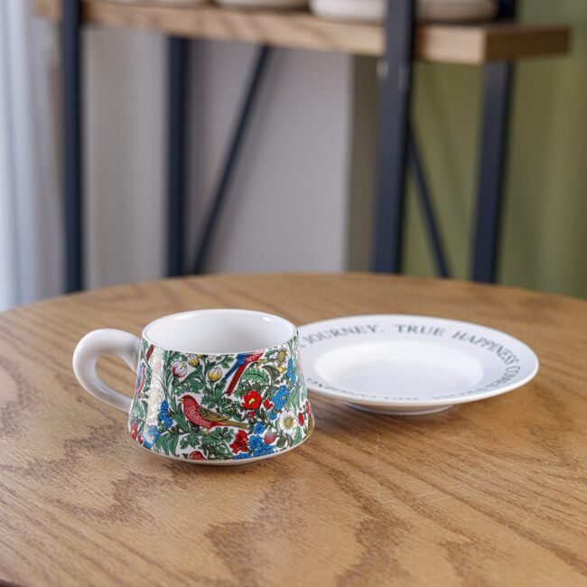 Decorated porcelain cup - Image 2