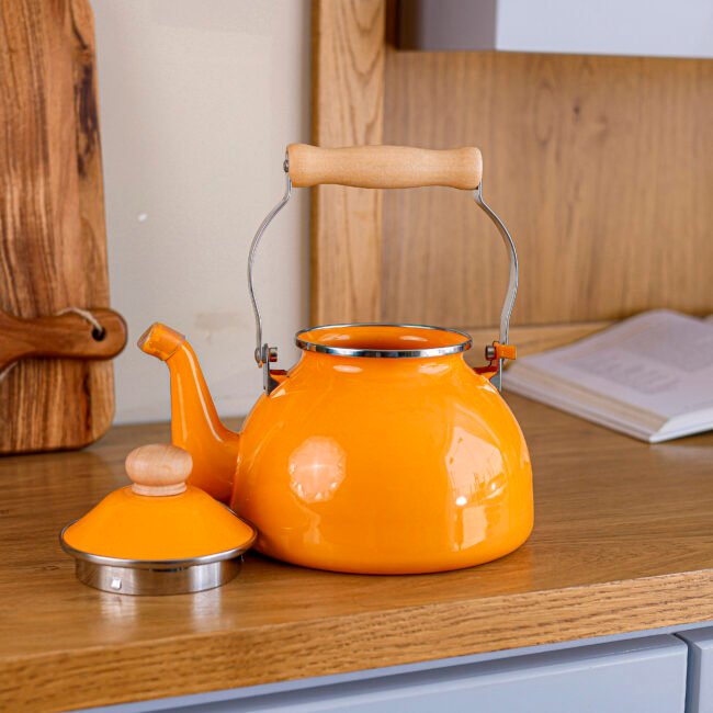 Classic Metal Teapot with Wooden Handle - Image 3