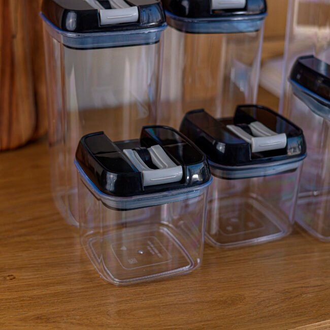 Tupperware seven-piece set - Image 2