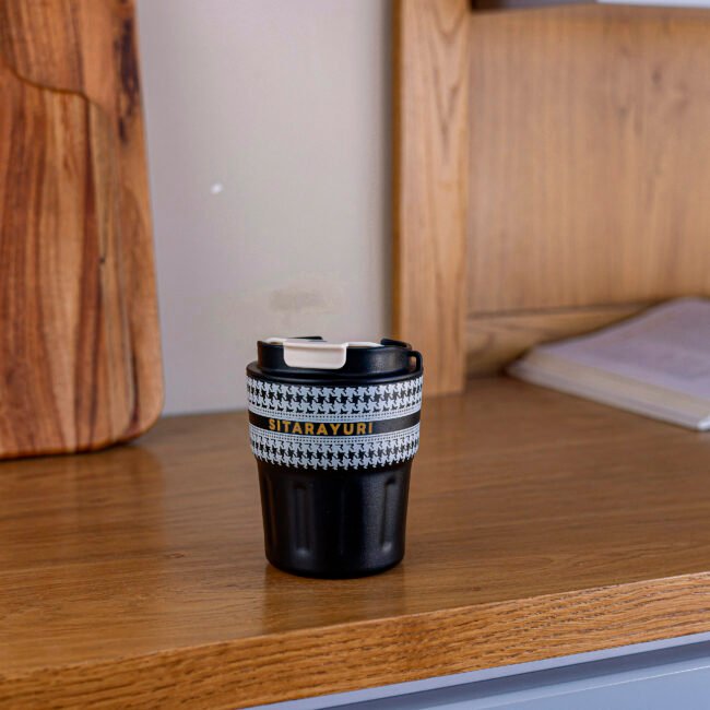 ⁦Portable Thermal Cup with Sealed Lid⁩ - الصورة ⁦4⁩