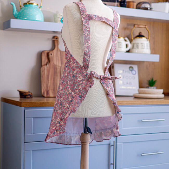 Women's Padded Kitchen Apron with Floral Pattern - Image 4