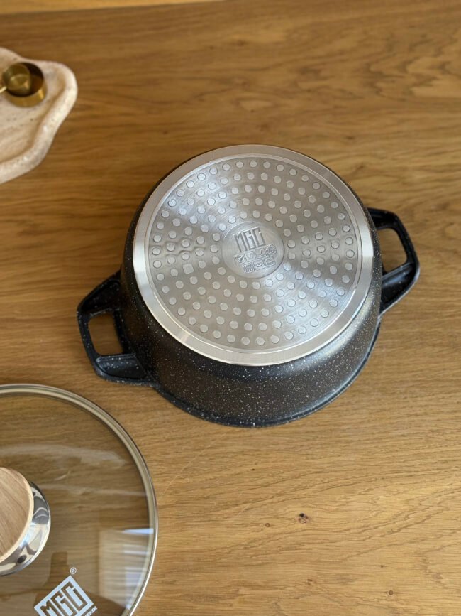 Granite Cooking Pot with Glass Lid and Side Handles -2.5 Liters - Image 4