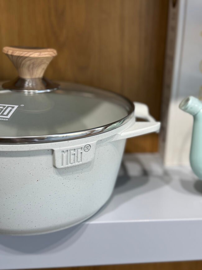 Granite Cooking Pot with Glass Lid and Side Handles - 4.3 Liters - Image 2