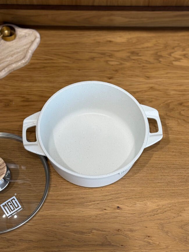 Granite Cooking Pot with Glass Lid and Side Handles - 2.5 Liters - Image 4