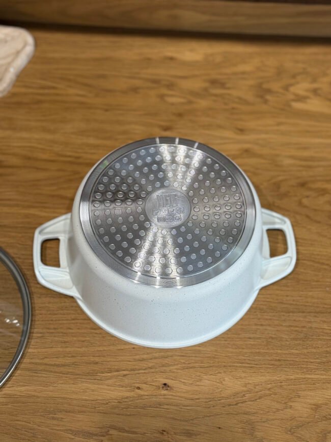 Granite Cooking Pot with Glass Lid and Side Handles - 2.5 Liters - Image 5