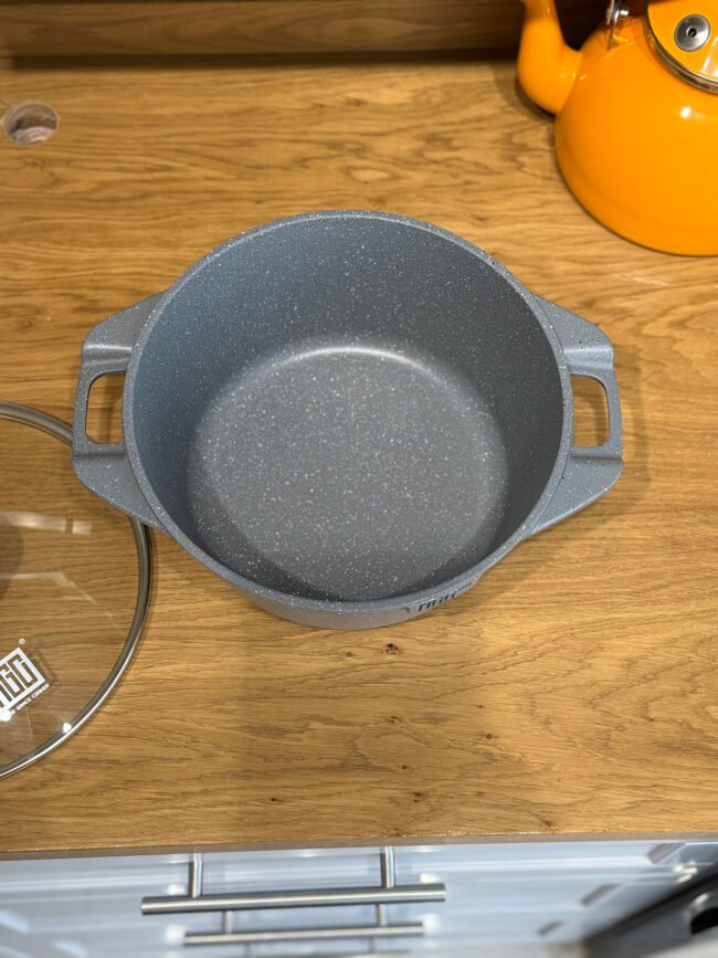 Granite Cooking Pot with Glass Lid and Side Handles - 4.3 Liters - Image 4