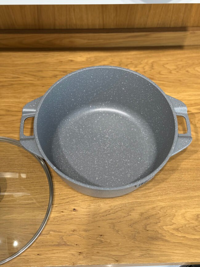 Granite Cooking Pot with Glass Lid and Side Handles - 6.6 Liters - Image 3