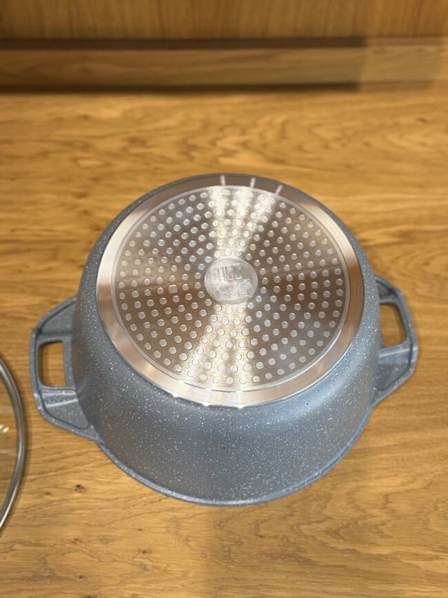 Granite Cooking Pot with Glass Lid and Side Handles - 6.6 Liters - Image 4