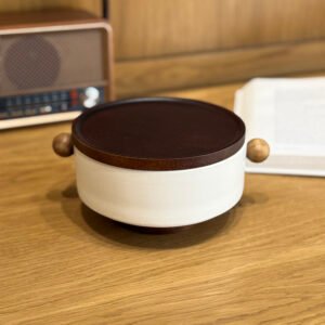 Small Wooden Lid Hospitality Container with Elegant Body