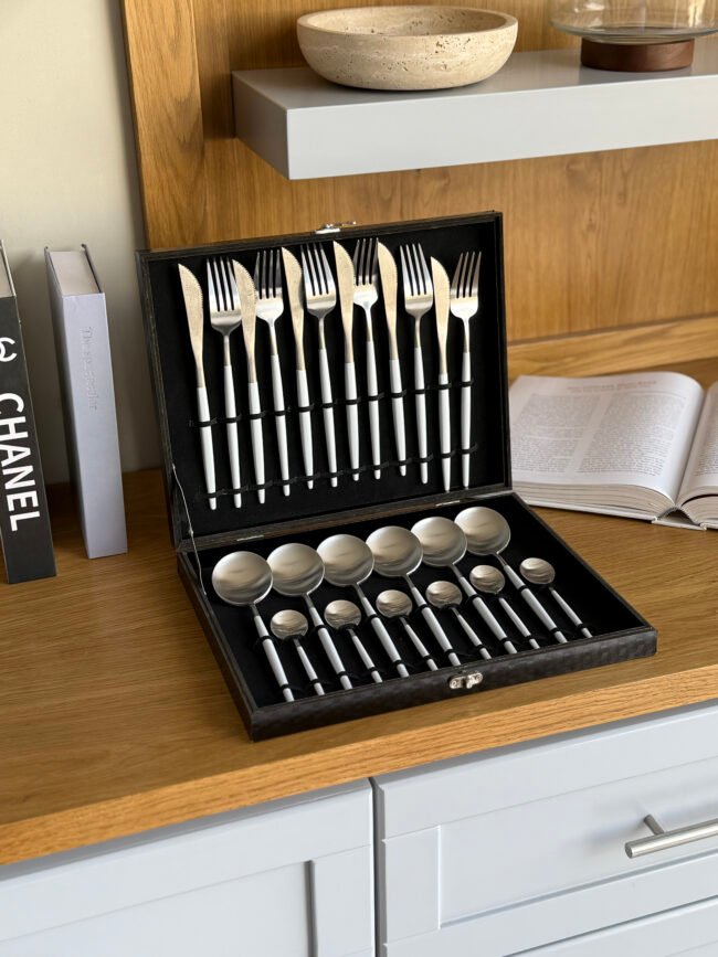 24-Piece Cutlery Set (Spoons, Forks & Knives)