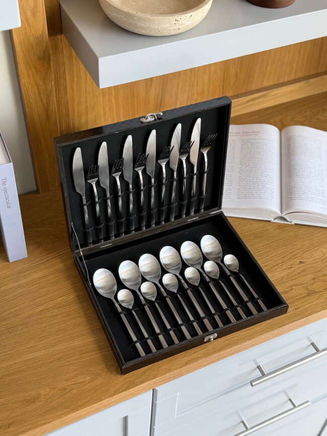 24-Piece Stainless Steel Cutlery Set (Spoons, Forks & Knives) - Image 2