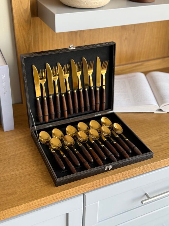 24-Piece Cutlery Set (Spoons, Forks & Knives)