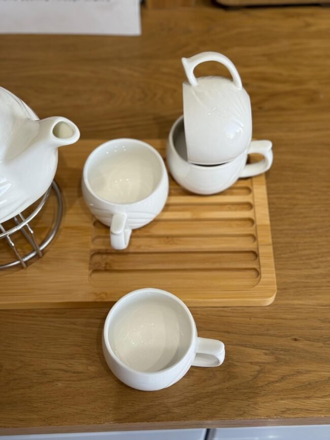 ⁦Porcelain Tea Set with Teapot, 4 Cups, and Candle Warming Base⁩ - الصورة ⁦4⁩