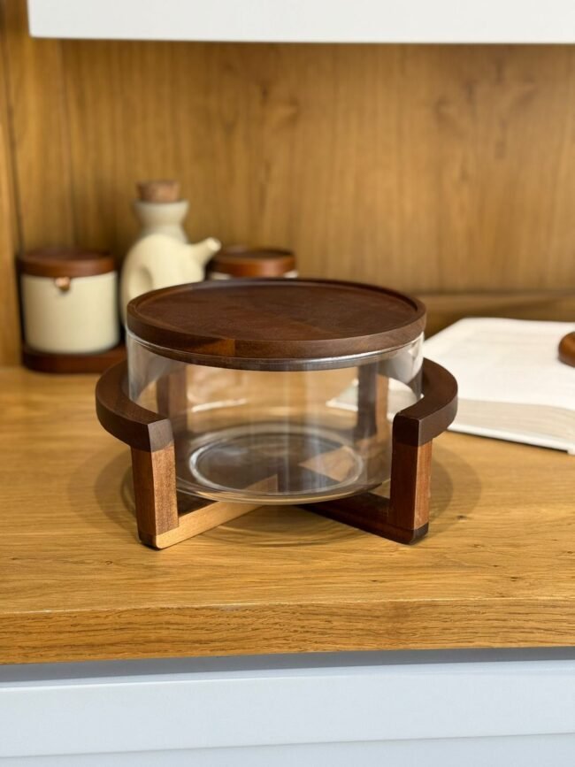 ⁦Glass Serving Dish with Wooden Lid and Stand⁩ - الصورة ⁦3⁩