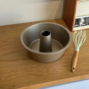 Round Metal Cake Mold with Center Tube
