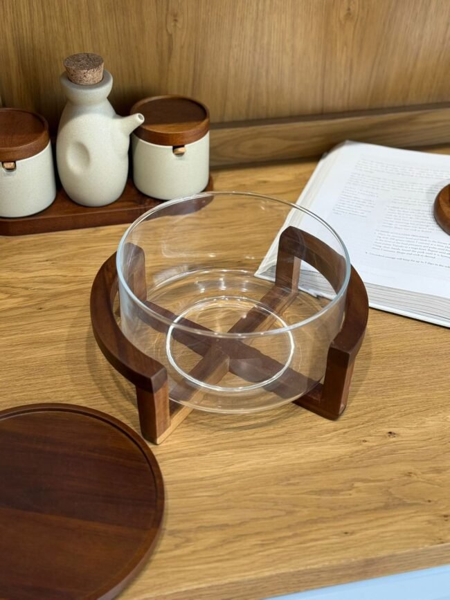 ⁦Glass Serving Dish with Wooden Lid and Stand⁩ - الصورة ⁦2⁩